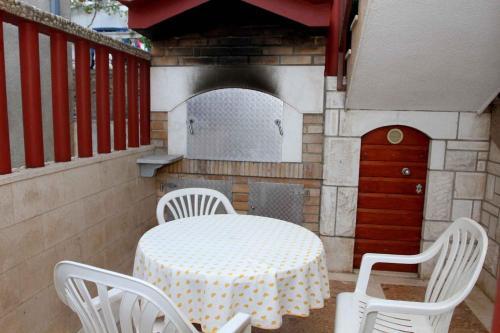 Apartments In Mastrinka 7407