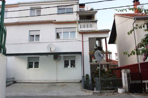 Apartments In Mastrinka 7407