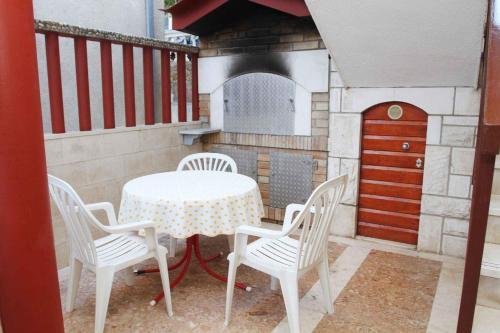 Apartments In Mastrinka 7407