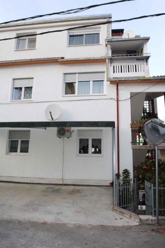 Apartments In Mastrinka 7407
