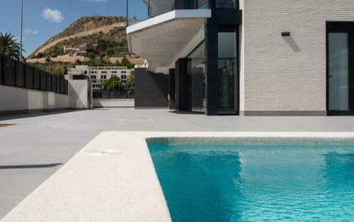 Modern Sea Front Reef Apartment