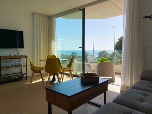 Smart Sea Waves Apartment On The Beach