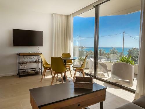 Smart Sea Waves Apartment On The Beach