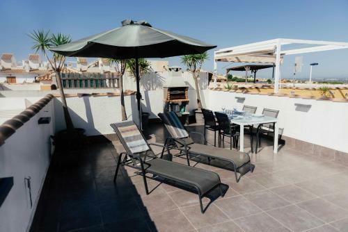 Stunning 2 Bedroom Apartment With Pool View