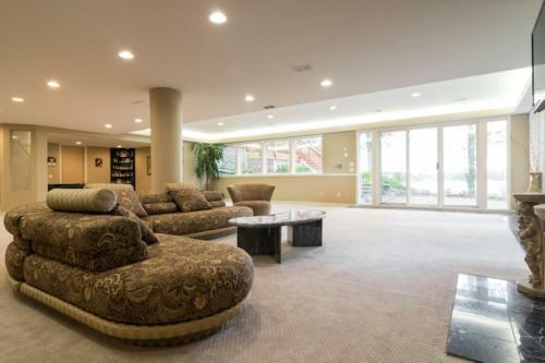 Nature Living Luxury Private Home Pristine Lake