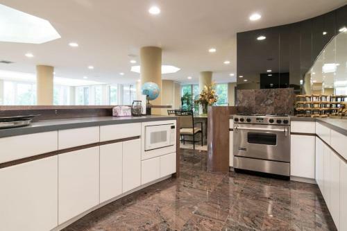 Nature Living Luxury Private Home Pristine Lake