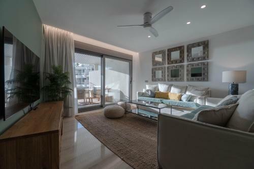 Apartamento En Complejo Mascarat Beach, Bg62a