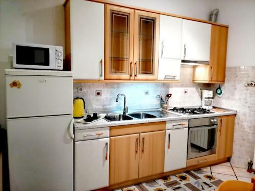 Hostal Rooms And Apartment Lea