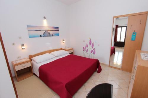 Hostal Rooms And Apartment Lea