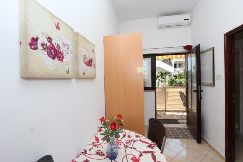 Hostal Rooms And Apartment Lea
