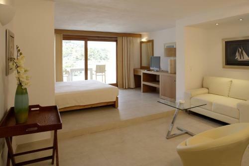 Cape Kanapitsa Hotel & Suites