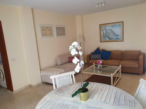 Modern & Bright Apartment With Sea View And Wifi
