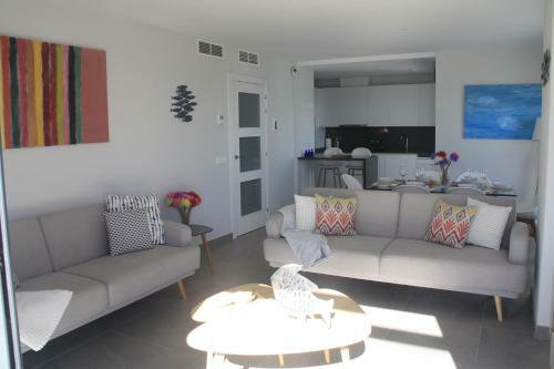 Sunny Penthouse Beach Apartment With Panoramic Views