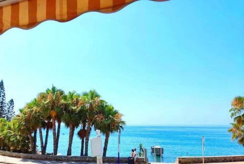 Front Line, 2 Bed Apartment With Amazing Seaviews.