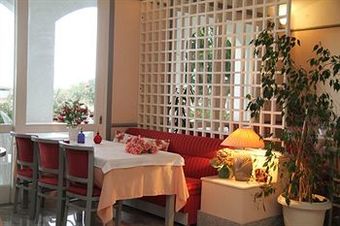 Mantenia Hotel