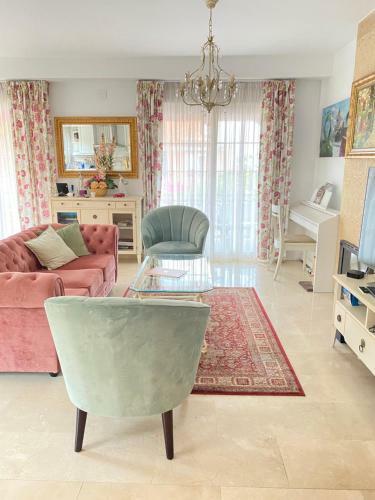 Villa With Swimming Pool & Sea View