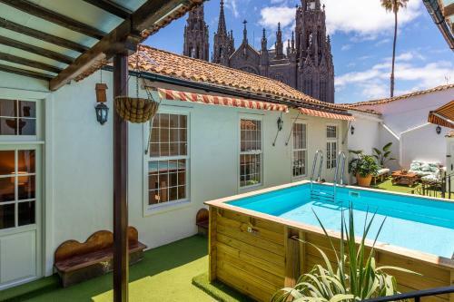 Casona Gildana: Historia, Patrimonio/e-working