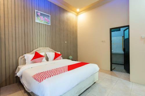 Oyo 3452 Esemka Hotel And Resto