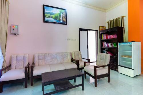 Oyo 3452 Esemka Hotel And Resto