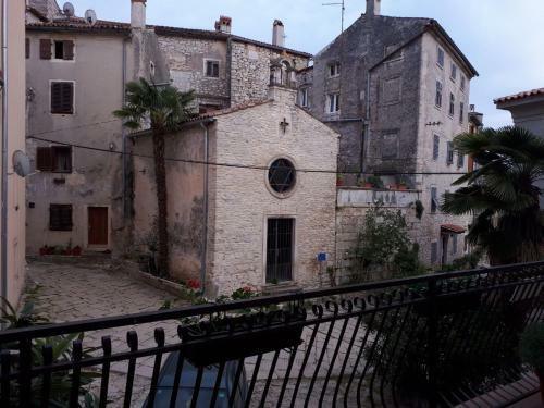 Hostal Guest House Robert I Mirna