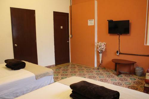 Casa Bonita Hotel Y Hostal