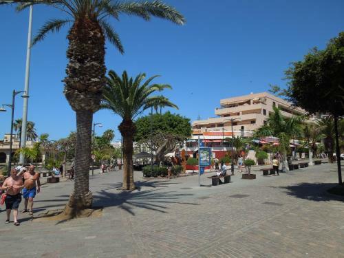 Beachfront Apartment Cristimar With Pool, Wifi, Roofed Balcony