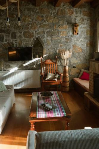 Villa Rustic Stone Home, Milopotamos, Rethymno
