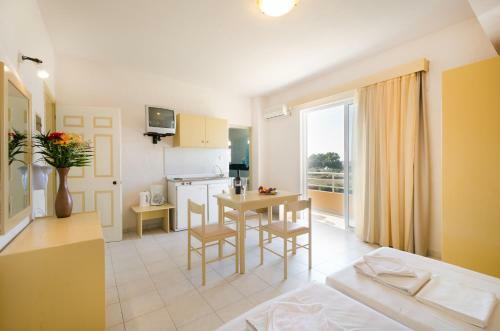 Eugenia Studios & Apartments