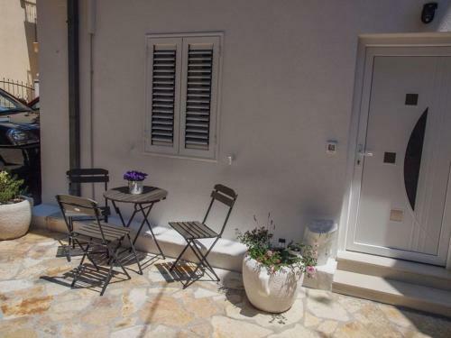Apartments Karlo