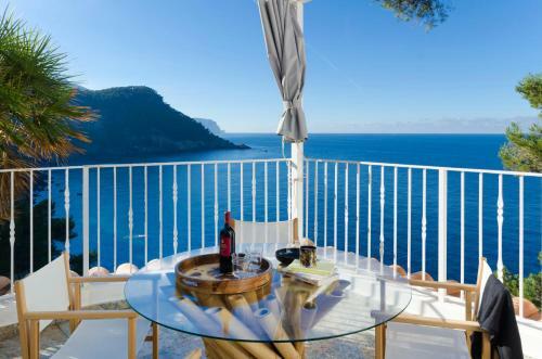 Villa Sea Front House With Astounding Views.