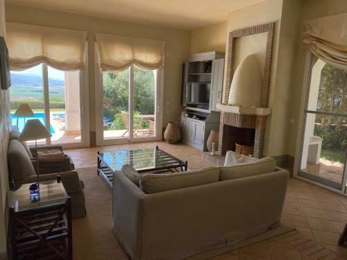 Charming 2 Bedroom Villa On Fairplay Golf Course