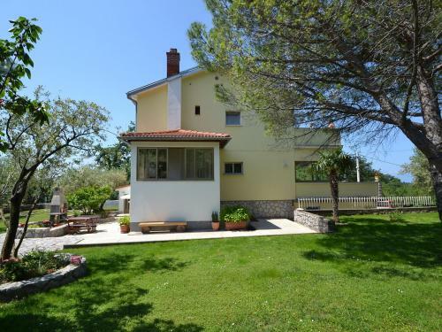 Apartment Omi�alj 1