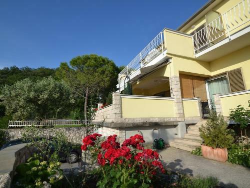 Apartment Omi�alj 1