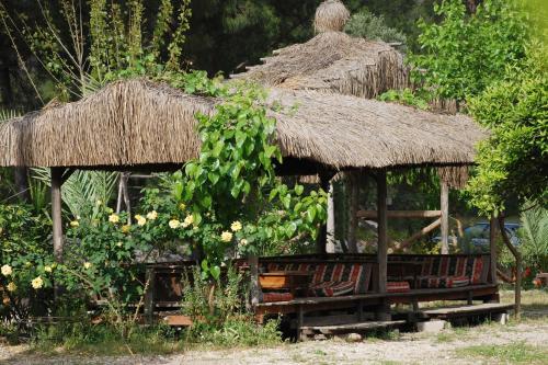 Hostal Olympos Deep Green Bungalows