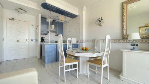 Beautiful Apartment With Sea Views, Benal Beach