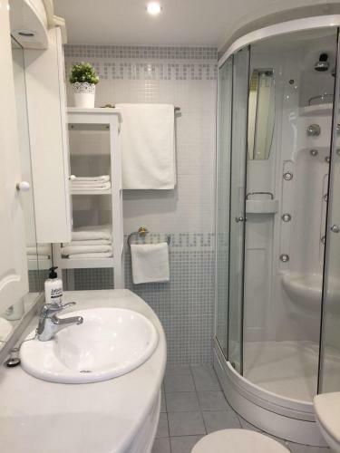 Beautiful Apartment With Sea Views, Benal Beach