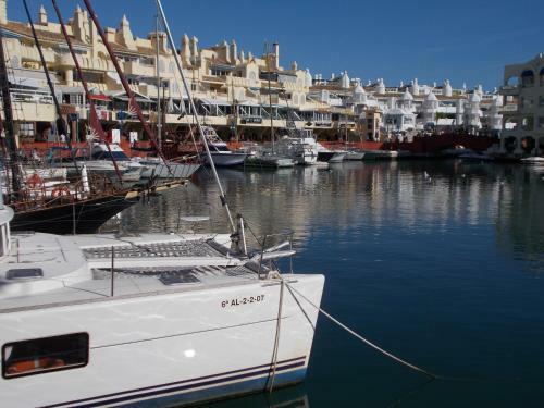 Timon Ii, Luxury 3 Bedroom Beachside Apartment