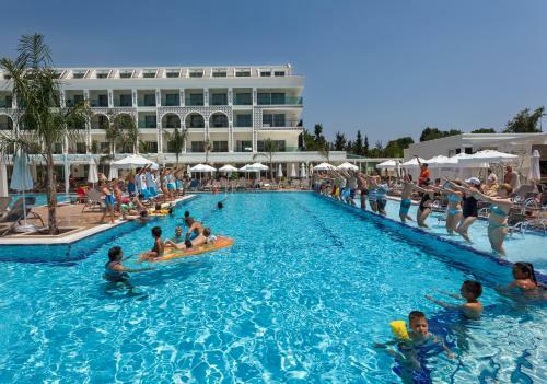 Hotel Karmir Resort & Spa