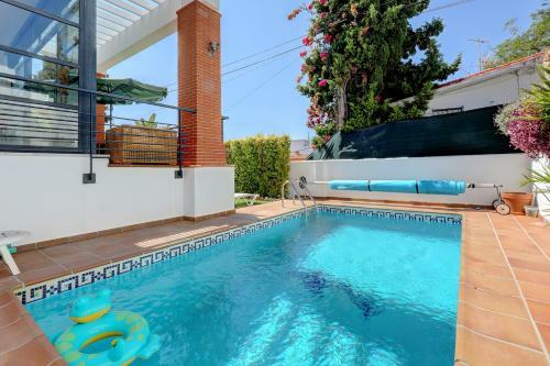 Villa In Puerto Marina With Private Pool