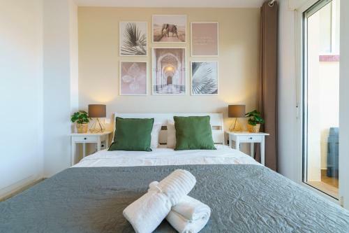 Chic Beachfront Apartment With Sea Views