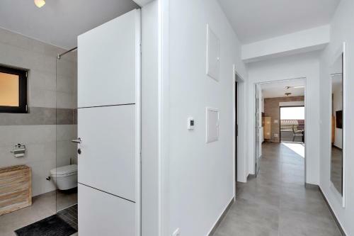 Luxury Apartment Sidro With Beach Parking
