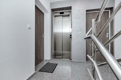 Luxury Apartment Sidro With Beach Parking