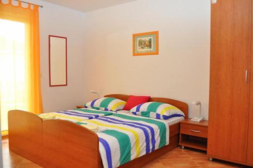 Apartments With A Parking Space Makarska - 14667