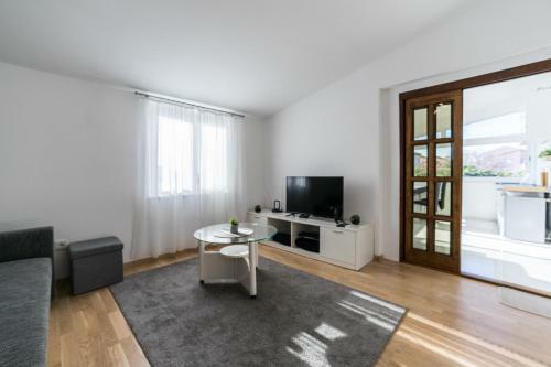 Nikola City Center Apartments