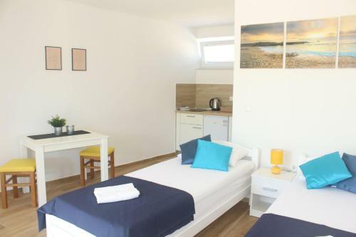 Axl Studio Apartments With Heated Pool