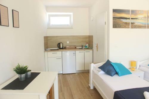Axl Studio Apartments With Heated Pool