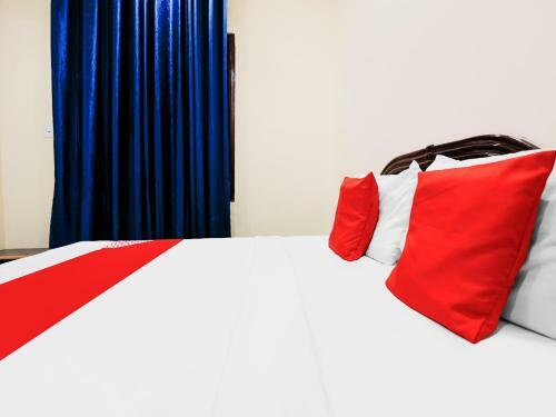 Oyo 84563 Hotel Bhatia Inn