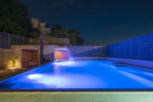 Villa La Mer With Stalactite Cave And Pool Bar