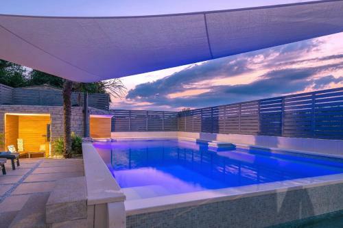 Villa La Mer With Stalactite Cave And Pool Bar