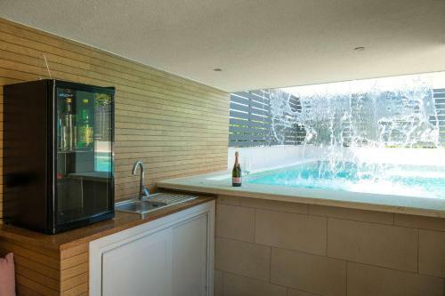 Villa La Mer With Stalactite Cave And Pool Bar